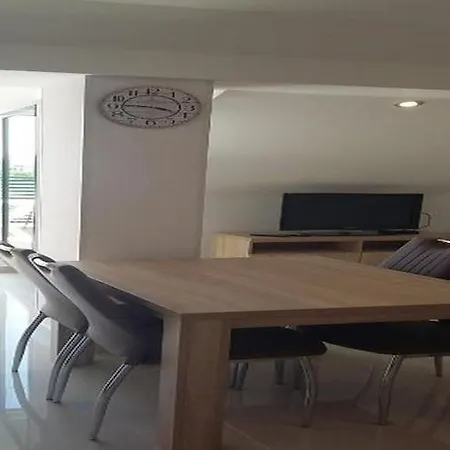 Mlikota - One Bedroom With Balcony Appartamento