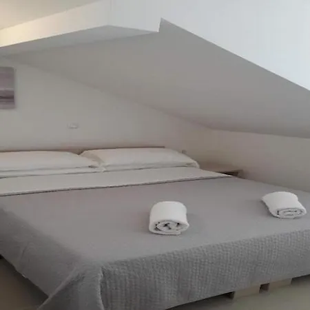 Mlikota - One Bedroom With Balcony