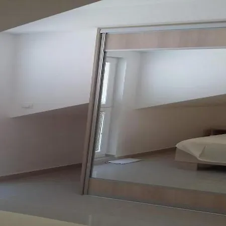 Mlikota - One Bedroom With Balcony Appartamento *