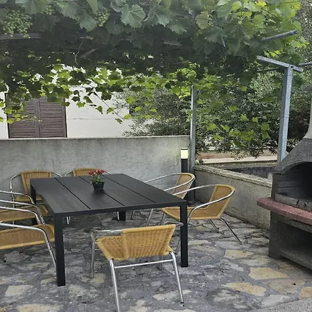 Apartman Mlikota - One Bedroom With Balcony