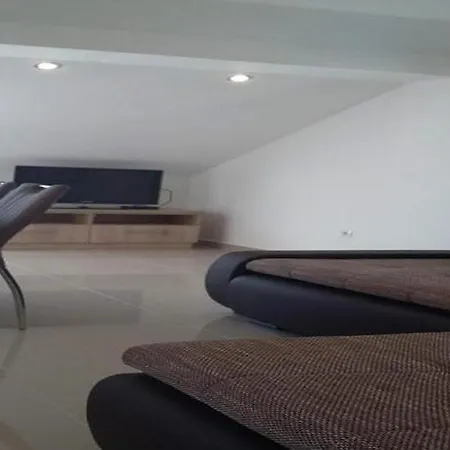 Mlikota - One Bedroom With Balcony Appartamento *